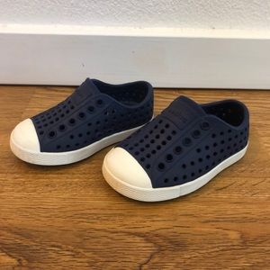 Native Jefferson baby/walker shoes, Navy, size 4